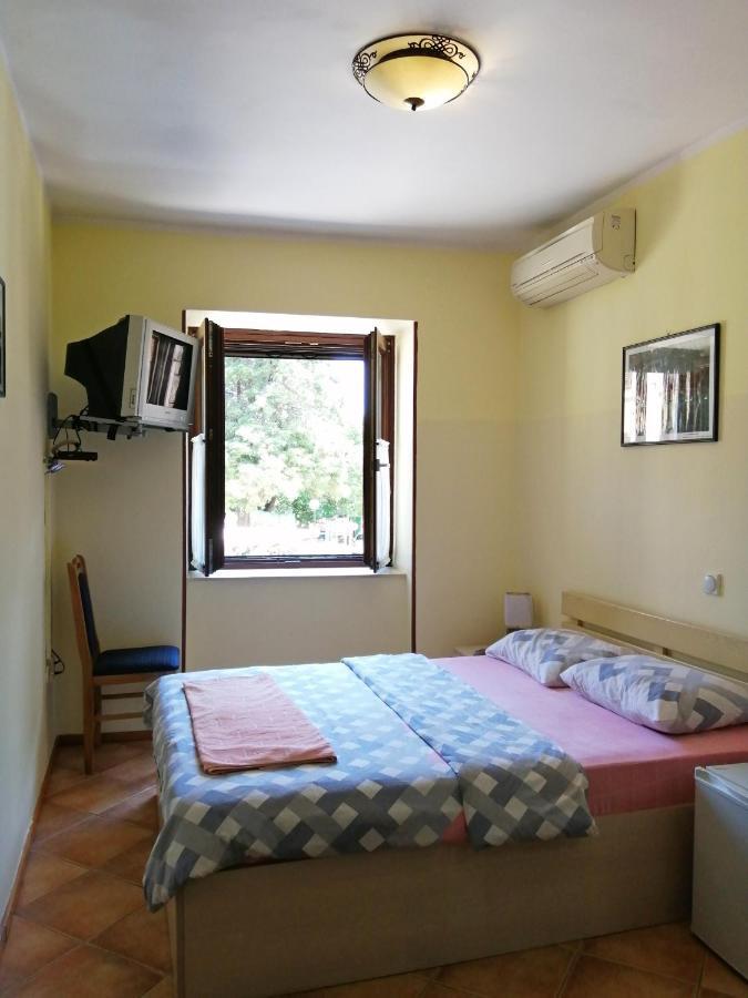 Hotel Pelikan Virpazar Exterior foto